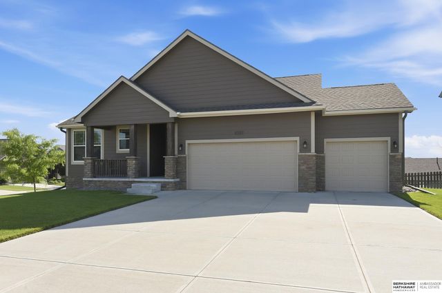 8225 Kilpatrick Parkway, Bennington, NE 68007