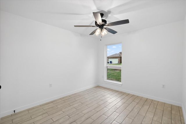 335 Flying Bridge, Gun Barrel City, TX 75156