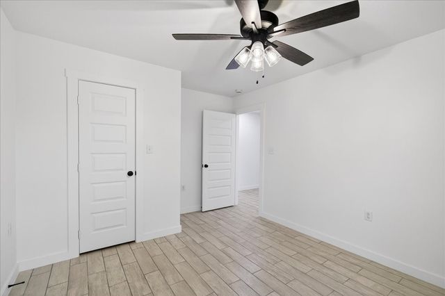 335 Flying Bridge, Gun Barrel City, TX 75156