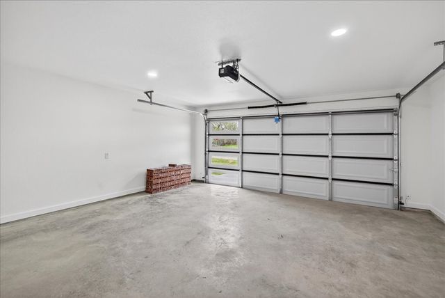 335 Flying Bridge, Gun Barrel City, TX 75156