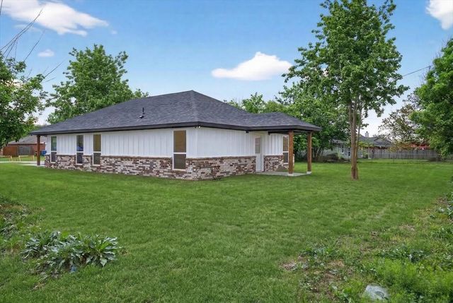 335 Flying Bridge, Gun Barrel City, TX 75156