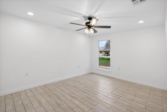 335 Flying Bridge, Gun Barrel City, TX 75156