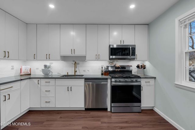 13 Dutch Lane, Hazlet, NJ 07730