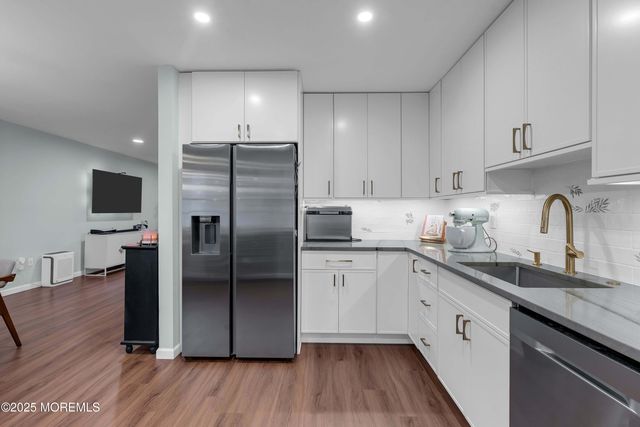 13 Dutch Lane, Hazlet, NJ 07730