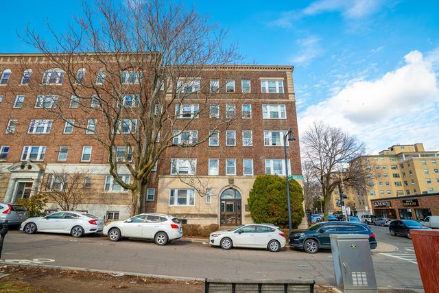 1607 Commonwealth Ave 4, Boston, MA 02135