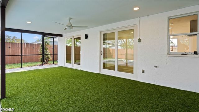 1393 White Cedar LN, North Fort Myers, FL 33917