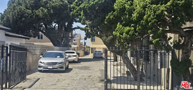 1115 W 111th Street, Los Angeles, CA 90044