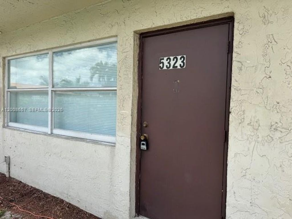 5323 NW 24th St 118, Lauderhill, FL 33313