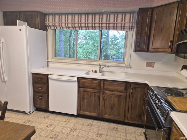 1828 N Royal Oaks Drive, Monticello, IN 47960