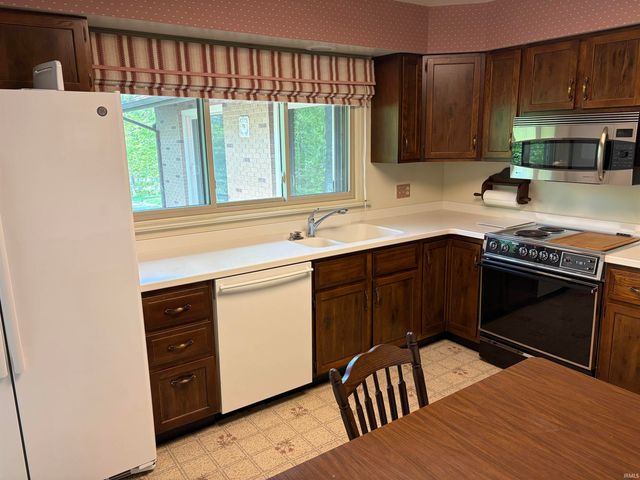 1828 N Royal Oaks Drive, Monticello, IN 47960