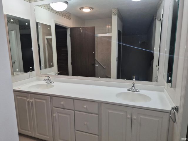 1828 N Royal Oaks Drive, Monticello, IN 47960