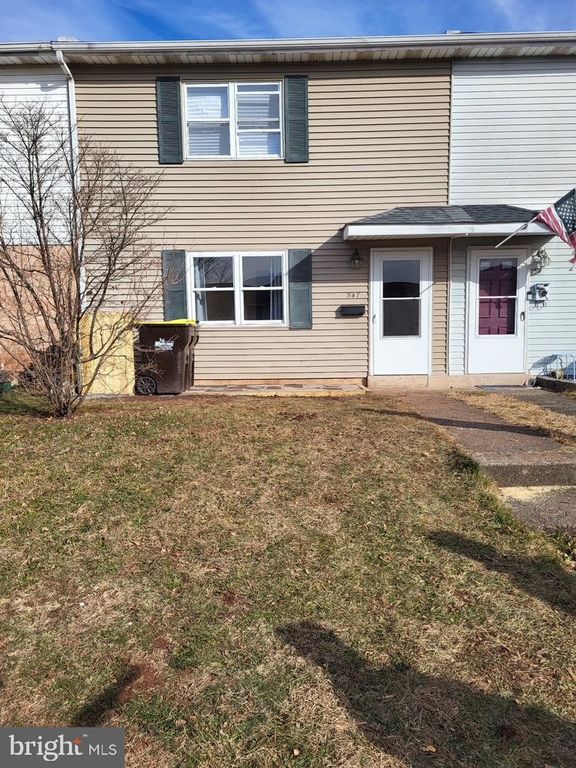 547 COLONIAL DR, East Greenville, PA 18041