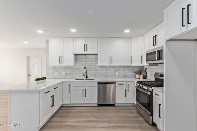 2163 W VILLAGE Drive, Phoenix, AZ 85023