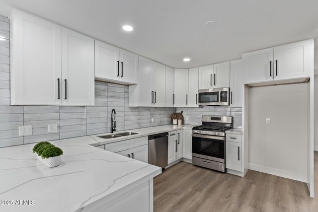 2163 W VILLAGE Drive, Phoenix, AZ 85023