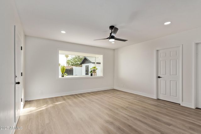 2163 W VILLAGE Drive, Phoenix, AZ 85023