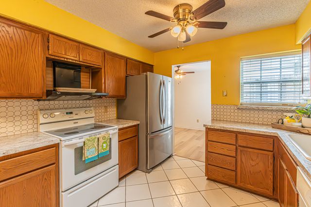 1724 Red Bud Lane, Euless, TX 76039