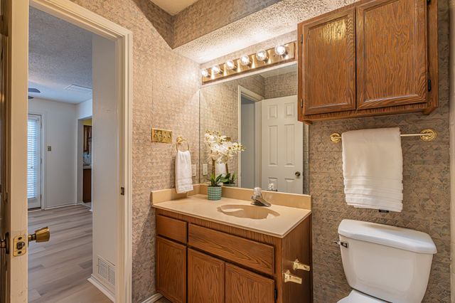 1724 Red Bud Lane, Euless, TX 76039
