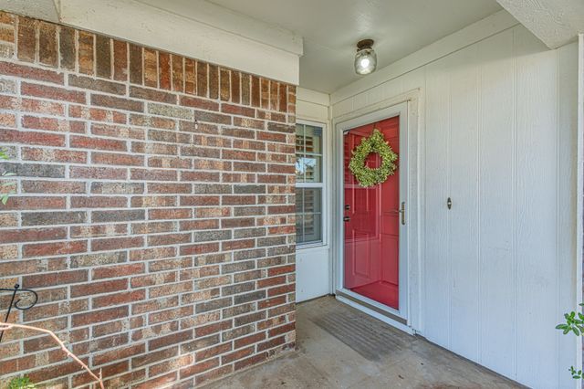 1724 Red Bud Lane, Euless, TX 76039