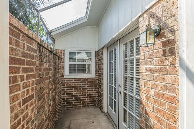1724 Red Bud Lane, Euless, TX 76039