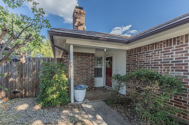 1724 Red Bud Lane, Euless, TX 76039