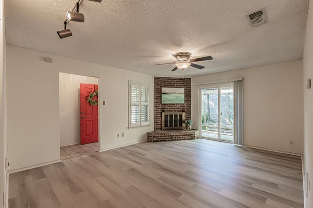1724 Red Bud Lane, Euless, TX 76039