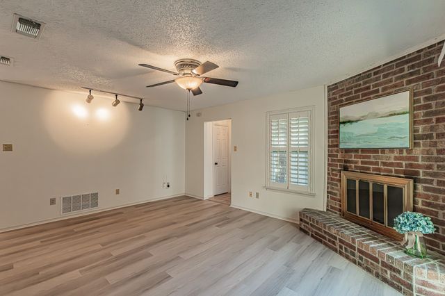 1724 Red Bud Lane, Euless, TX 76039