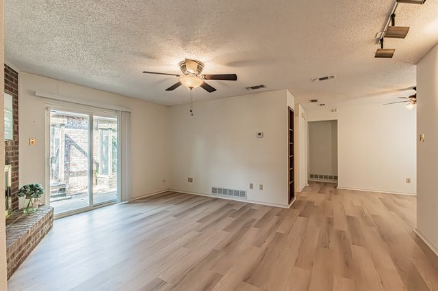 1724 Red Bud Lane, Euless, TX 76039
