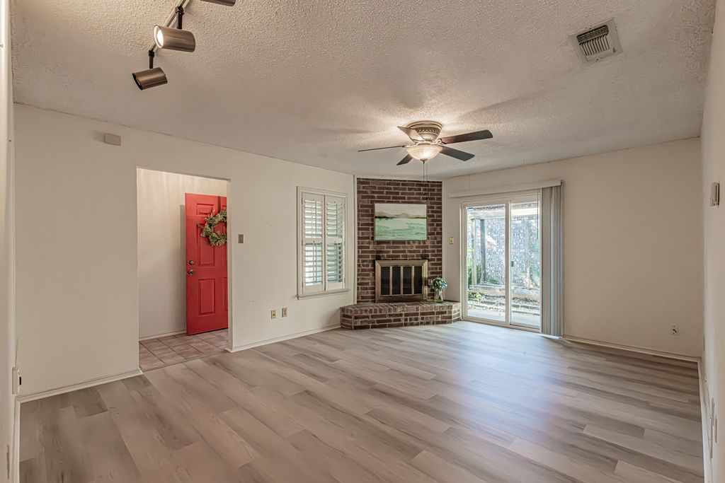 1724 Red Bud Lane, Euless, TX 76039 — photo 4