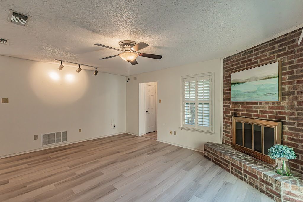 1724 Red Bud Lane, Euless, TX 76039 — photo 5