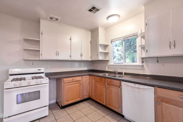 805 Taylor Street, Medford, OR 97504