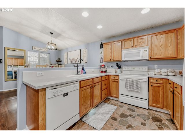 20520 Ne SHORE VIEW Dr, Fairview, OR 97024