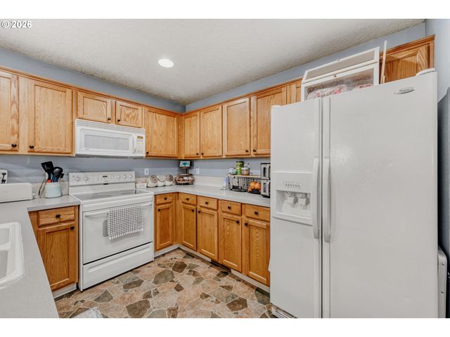 20520 Ne SHORE VIEW Dr, Fairview, OR 97024