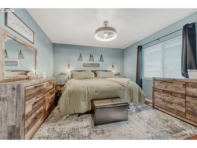 20520 Ne SHORE VIEW Dr, Fairview, OR 97024