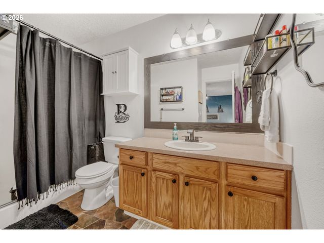 20520 Ne SHORE VIEW Dr, Fairview, OR 97024