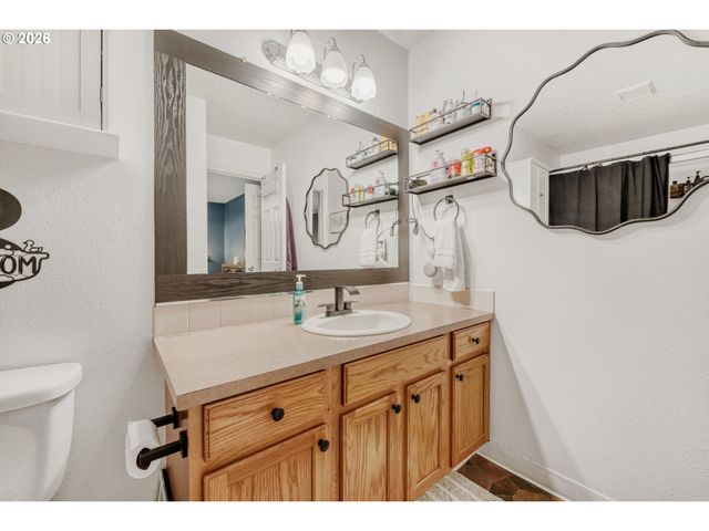 20520 Ne SHORE VIEW Dr, Fairview, OR 97024