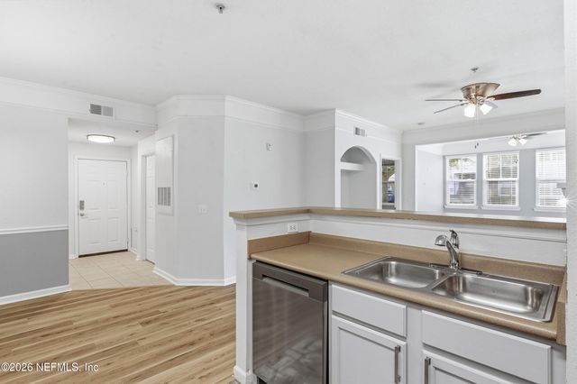 8550 TOUCHTON Road 111, Jacksonville, FL 32216