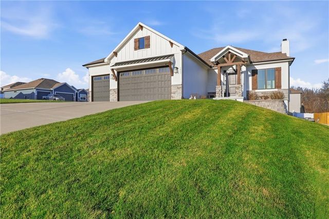 1405 NW Aspen Circle, Grain Valley, MO 64029