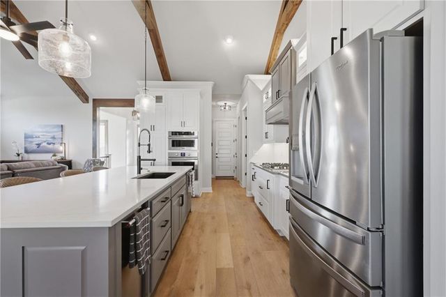 1405 NW Aspen Circle, Grain Valley, MO 64029