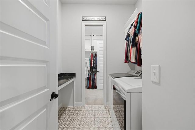 1405 NW Aspen Circle, Grain Valley, MO 64029