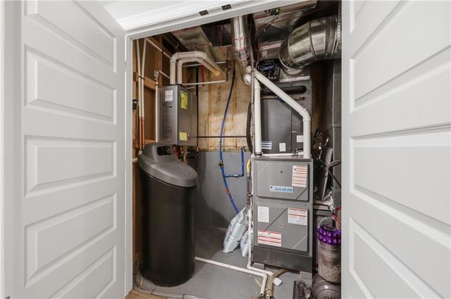 1405 NW Aspen Circle, Grain Valley, MO 64029