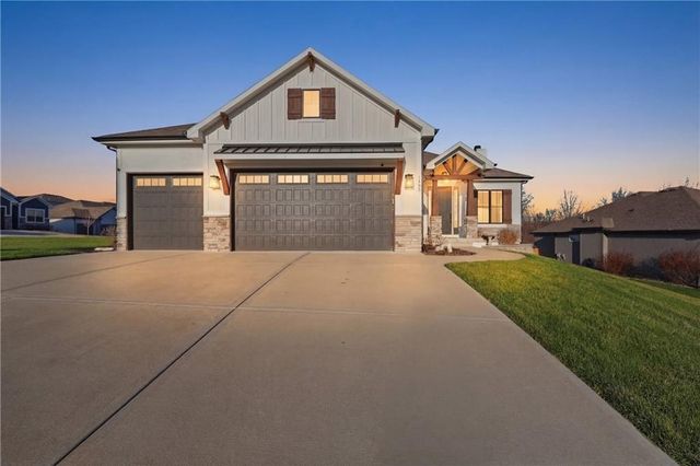 1405 NW Aspen Circle, Grain Valley, MO 64029