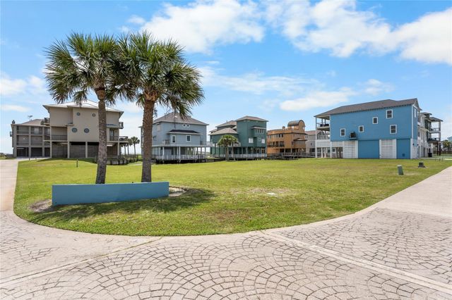 16 Blue Heron Circle, Jamaica Beach, TX 77554
