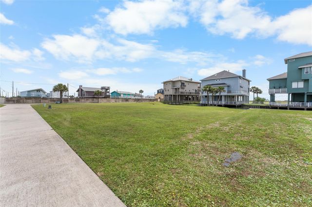 16 Blue Heron Circle, Jamaica Beach, TX 77554