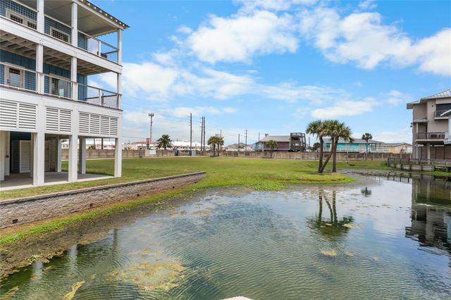 16 Blue Heron Circle, Jamaica Beach, TX 77554