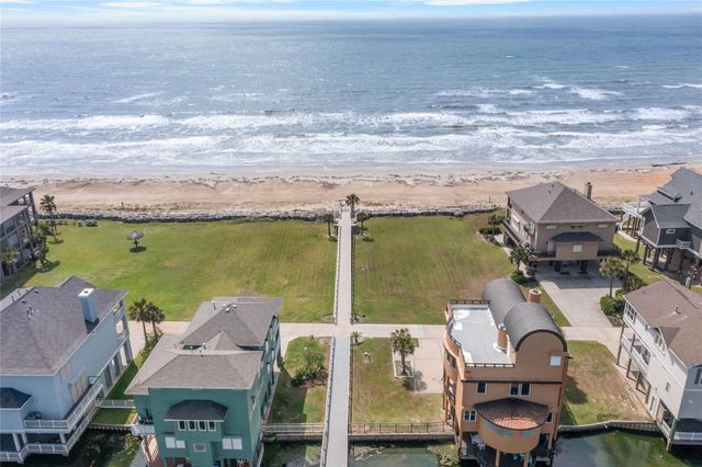 16 Blue Heron Circle, Jamaica Beach, TX 77554