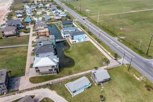 16 Blue Heron Circle, Jamaica Beach, TX 77554