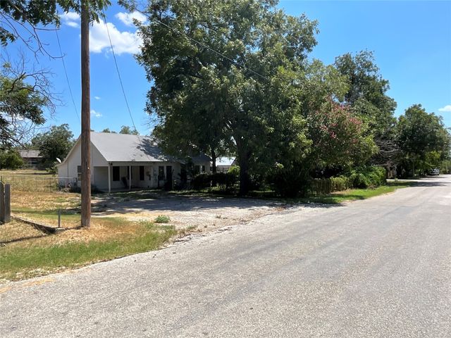 605 N Kirk Street, Hico, TX 76457
