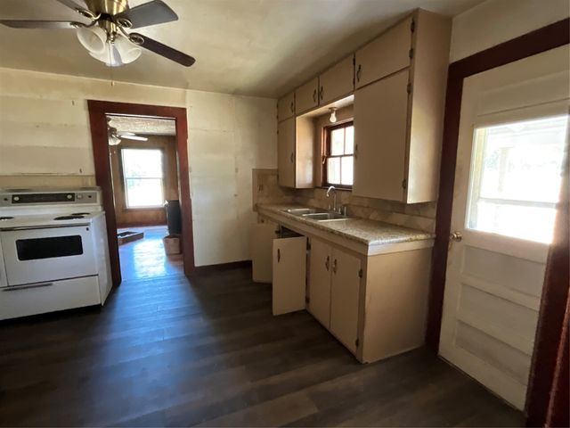 605 N Kirk Street, Hico, TX 76457