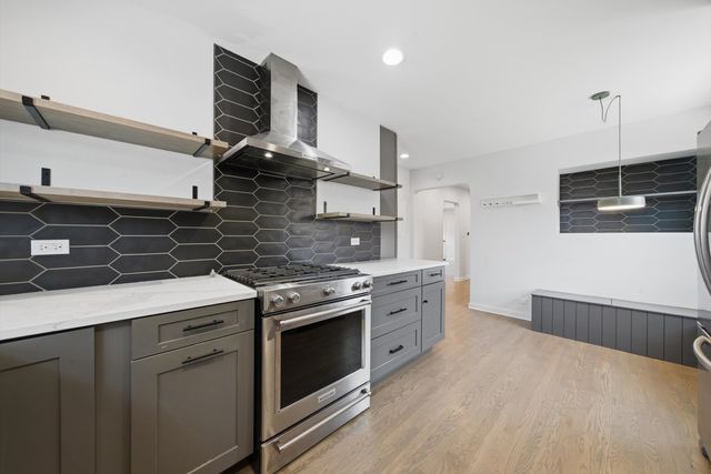 940 N Oak Park Avenue, Oak Park, IL 60302