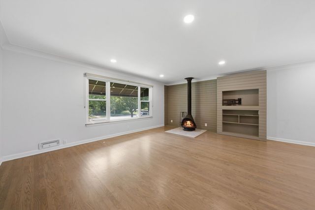 940 N Oak Park Avenue, Oak Park, IL 60302